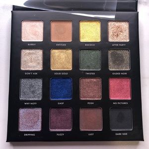 ⭐️2/$20.Milani Gilded Noir eyeshadow palette
